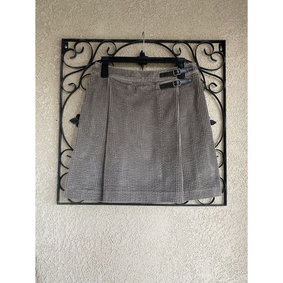 Boden corduroy pleated short skirt w/ leather buckle detail - size 6R - brown - Picture 1 of 7